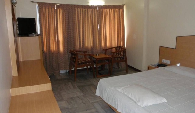 Duplex Rooms with Roof top restaurant Stay/Madurai