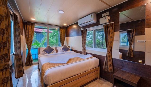 Dusk and Dawn Beach Resort in Ramanathapuram