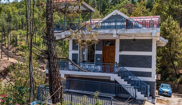 Eagle Heights 4BHK Duplex Apartment in Kasauli by Homeyhuts