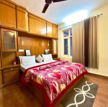 Eakanntam Homestay Kasauli 2Bhk With Kitchen Garden Best For Families and Couples With Sunset View