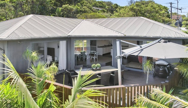 Easy walk to Bouddi NP, beach and village