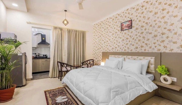 Eco-chic haven in Gurgaon w/balcony
