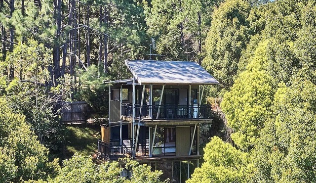 Ecoasis Morning Mist Chalet – Romantic Rainforest Getaway in Smiths Creek