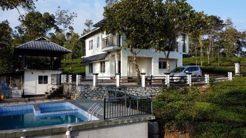 Edayan Meadows - 4-Bedroom Private Pool Villa in Vagamon