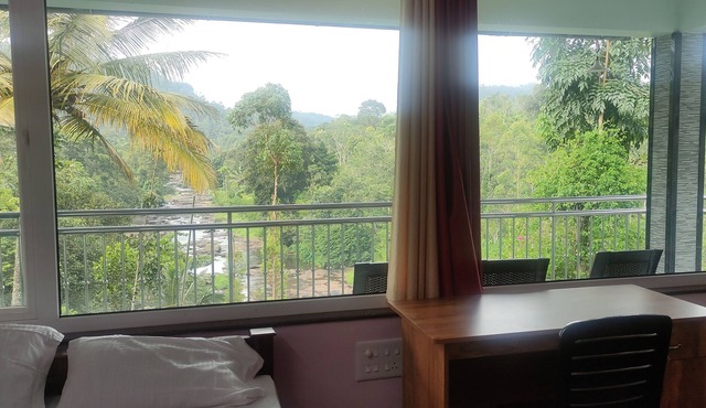 Edens Holidays - Beautiful Cozy Family Homestay in Rajakkad Near Munnar, Kerala
