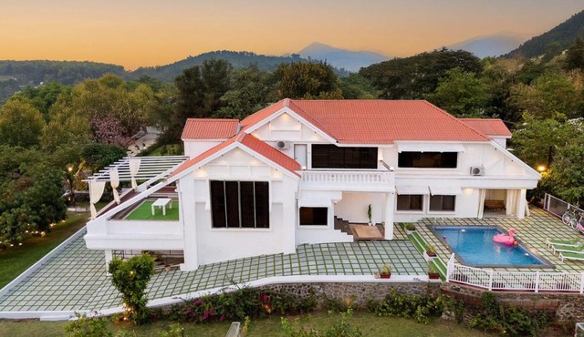 EKOSTAY Luxe - Noah Villa with Peddle Court & Sunset View