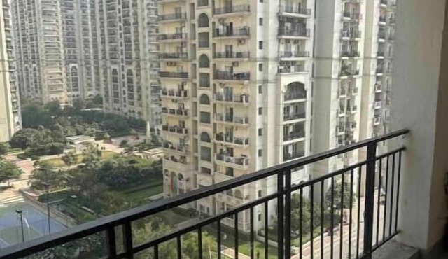 Elegant Studio Apt in DLF CapitalGreen West Delhi