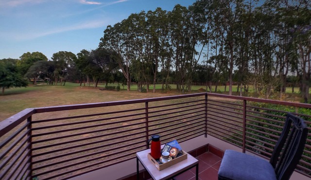 Elegant Villa Retreat in Golf Resort – Luxury Living on the Greens