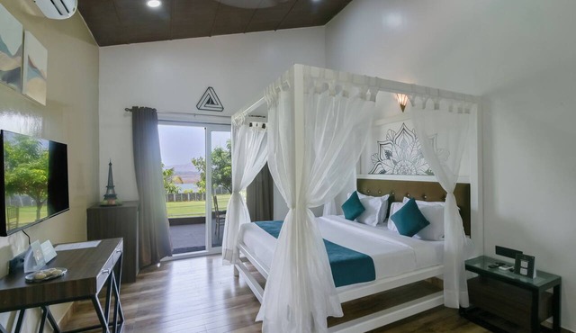 Elegant Waterfront Resort
