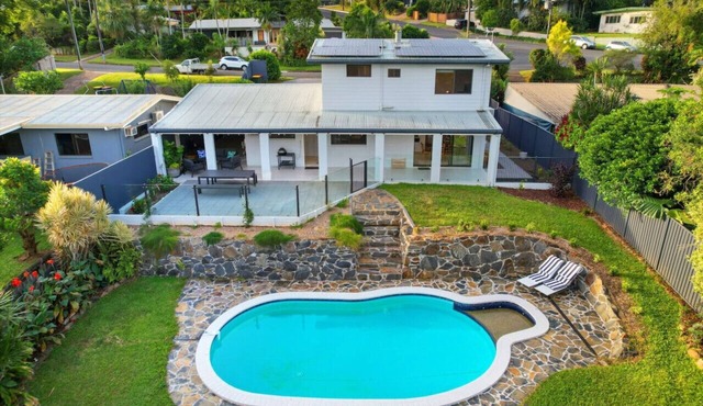 Elevated Entertainer - Modern, Spacious & Stylish in Mooroobool