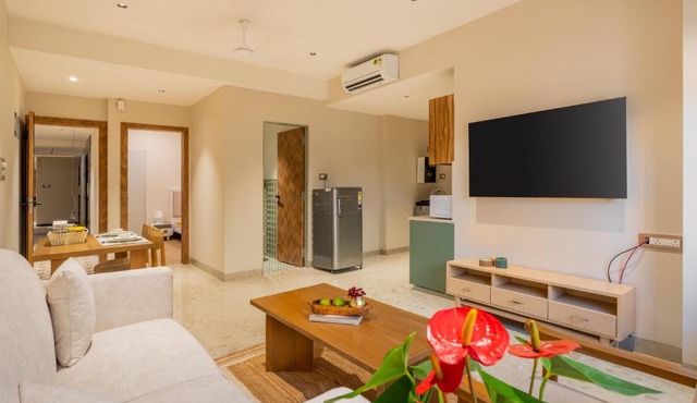 ELIVAAS 1 BHK with Jacuzzi & Lift - Kamerios Brisa