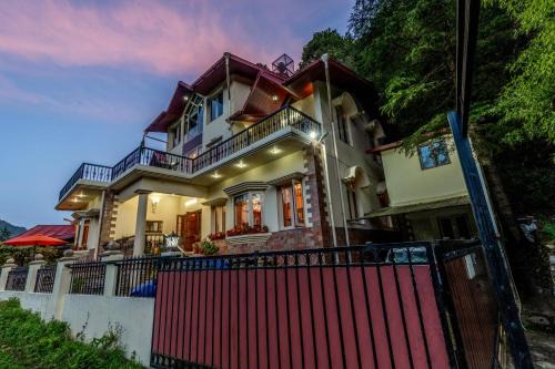 ELIVAAS 3 BHK with Entertainment lounge - The Meadow