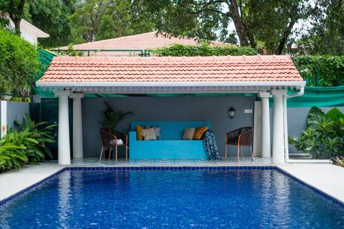 ELIVAAS 5 BHK with Pvt Pool, Entertainment Room & Glass House - Bludoor