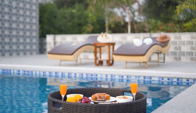 ELIVAAS 5 BHK With Pvt Pool - Zenora