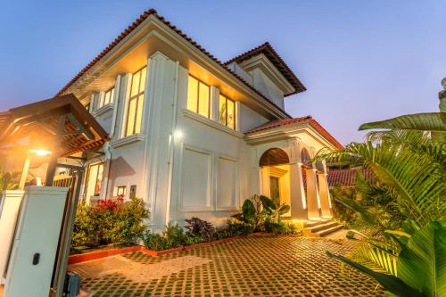 ELIVAAS Casa Bonita 4BHK Hideaway with Private Pool