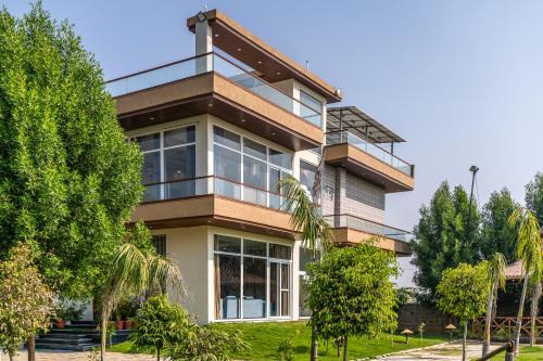 ELIVAAS Echoes by the Aravalli Pet-friendly 5-BHK Villa With Private Pool