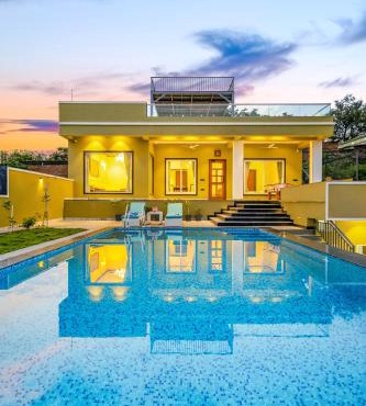 ELIVAAS LakeMount 2-BHK Getaway with Private Pool, Open-Air Gazebo & Terrace At Fatehsagar Lake