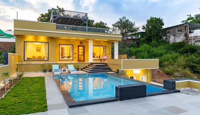 ELIVAAS Lakemount | 2 BHK with Pvt Pool at Fatehsagar Lake