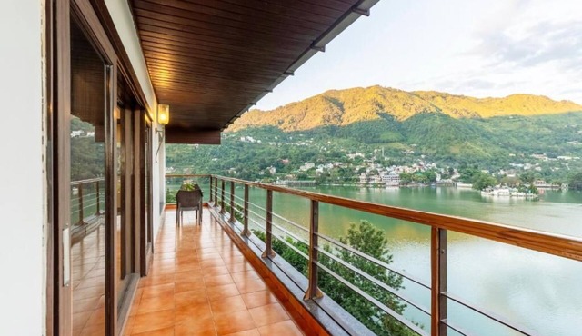 ELIVAAS Lakeview Manor 3-BHK Luxurious