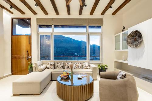 ELIVAAS Signature 4 BHK with Balcony & Terrace - Antarmann Casa Nova