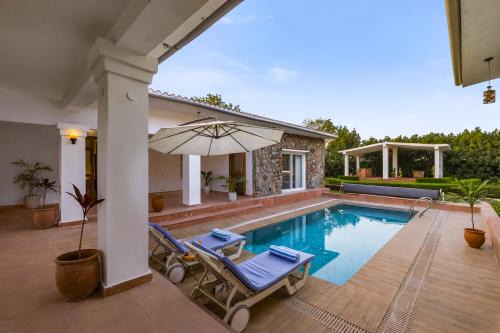 ELIVAAS The Aravalli Reserve The Isley Pet-Friendly Villa with Pool, Gazebo and Sit Out