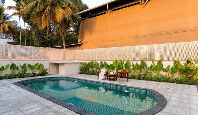 ELIVAAS Valiyaveetil Mansion 5-BHK Mansion With Private Pool, Home Theatre & Garden Near New Marine Drive