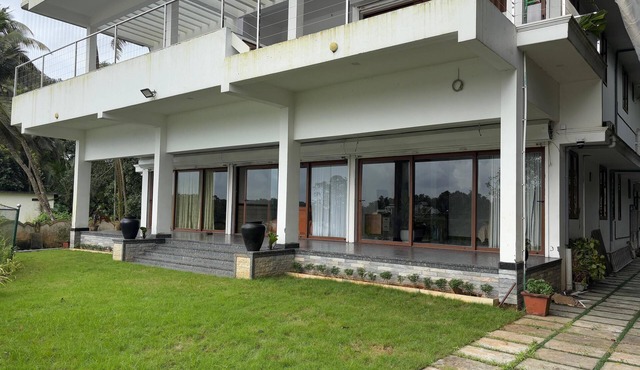 Emville - Private Pool Villa Near Cochin International Airport