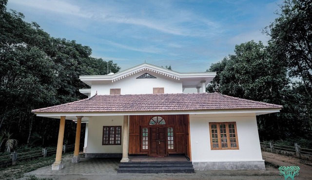 Enjoy a Holiday in a Centrally Located, Luxury Living Stay With Food in Wayanad