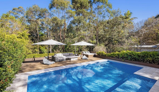 Entertainers delight 3 bedroom house with pool and fire pit