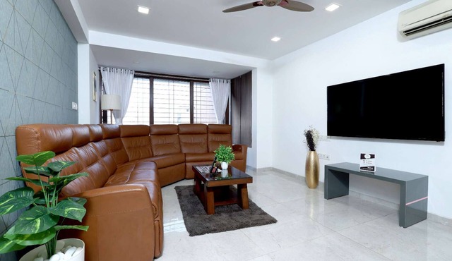 Entire 4 Bedroom suite with Personal Chef