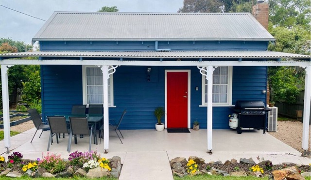 Entire home - The Blue Cottage* Modern 3 bedroom in Orbost