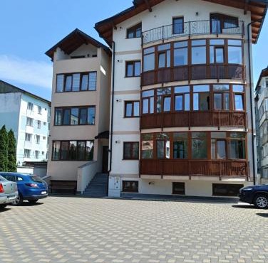Escapadă urbană, confort, curte privată și parcare