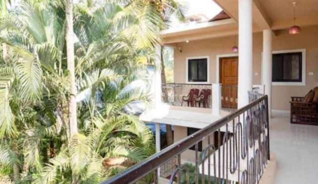 Esha Apartment Calangute : One-Bedroom Apartment Balcony
