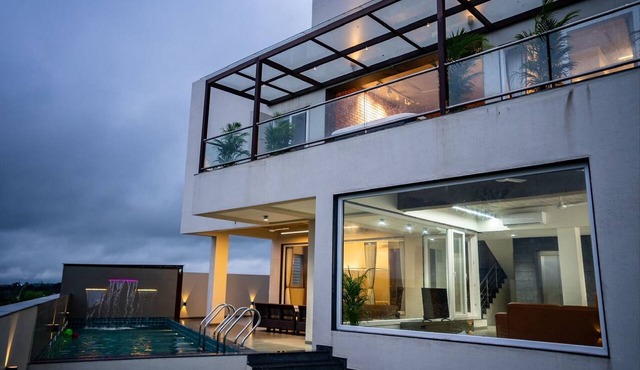 Evara Sky Jacuzzi Villa
