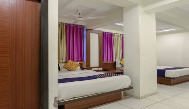 Everest Hotel