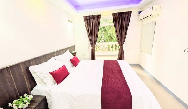 Exceptional and Guest favourite rating - 350 Mtrs from Beach with Pool & Gym