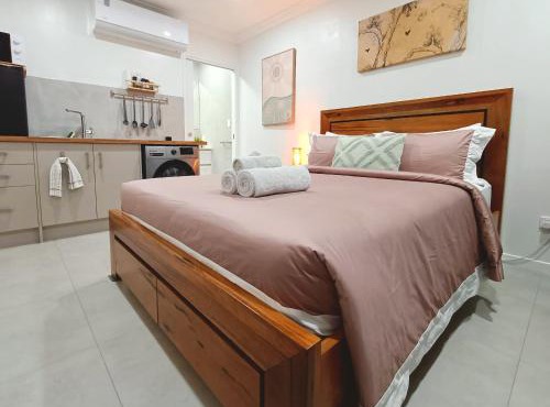 Executive Studio - Private Parking in Holmview