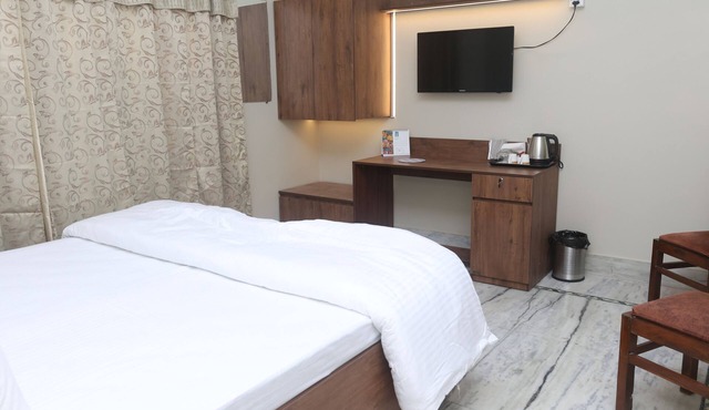 Exquisite 3-bedroom House with WiFi, AC in serene Varanasi