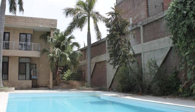 Exquisite Villa: 4 BR with Huge Pool, Gardens, Indoor Fireplace