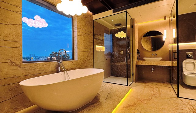 F HOTELS