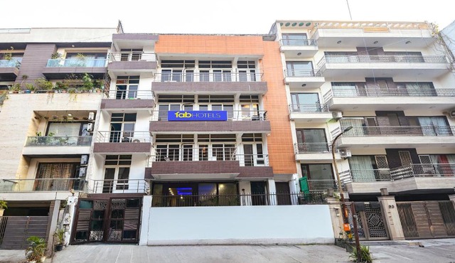 FabHotel 82 Inn