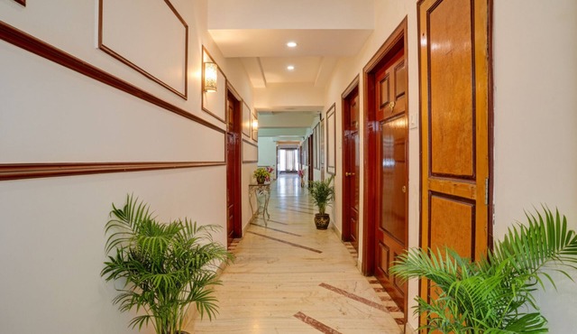 Fabhotel Aura Inn