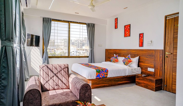 Fabhotel Crystal Inn