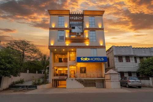 FabHotel ESS Paradise