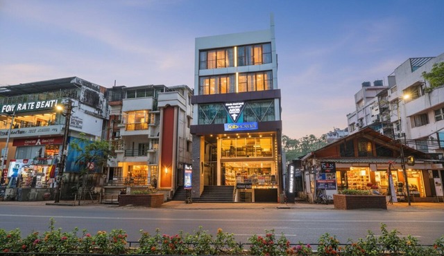 Fabhotel Frazer Suites