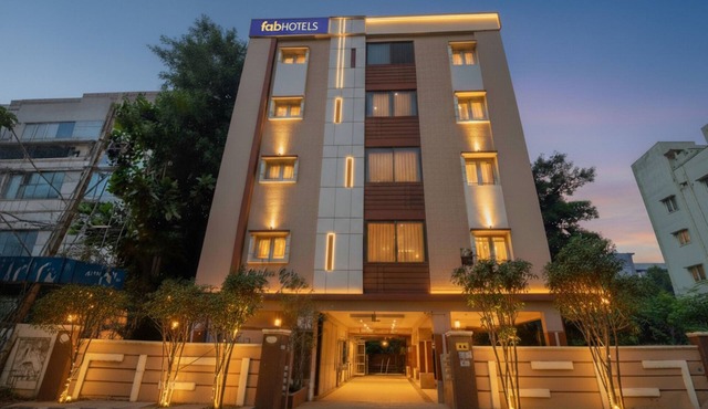 FabHotel Golden Gate - Hitech City