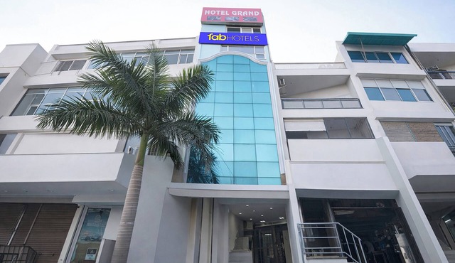 Fabhotel Grand