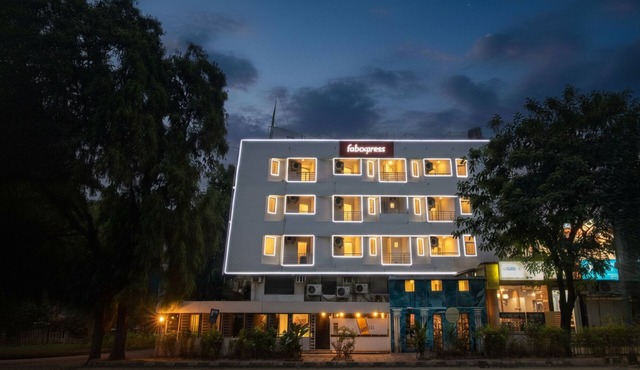 FabHotel Kalyan