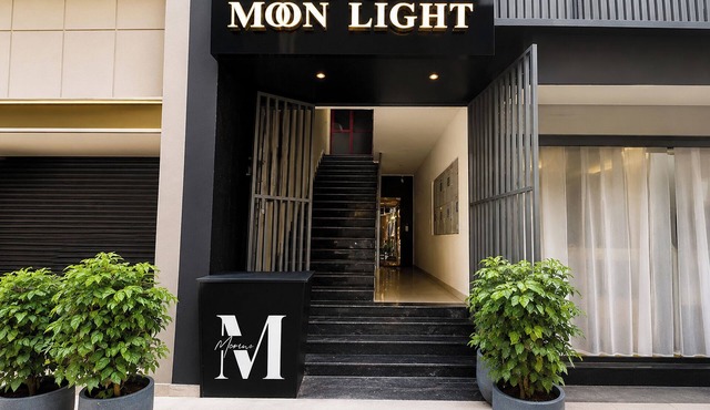 Fabhotel Moonlight
