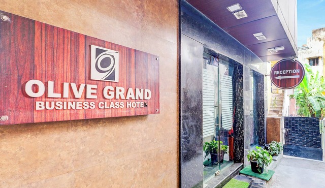 Fabhotel Olive Grand